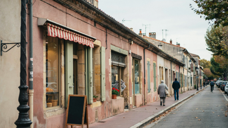 Commerce de quartier : analyser ouvertures et vacances avec des données